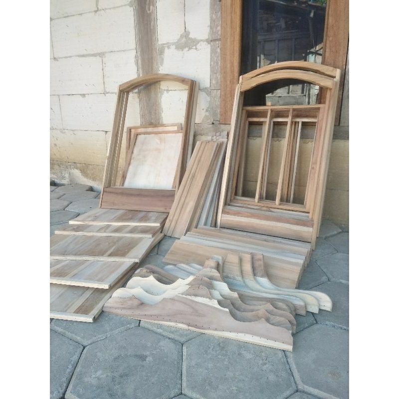 SANGKAR BURUNG MODEL TIANG OVAL TIMBUL