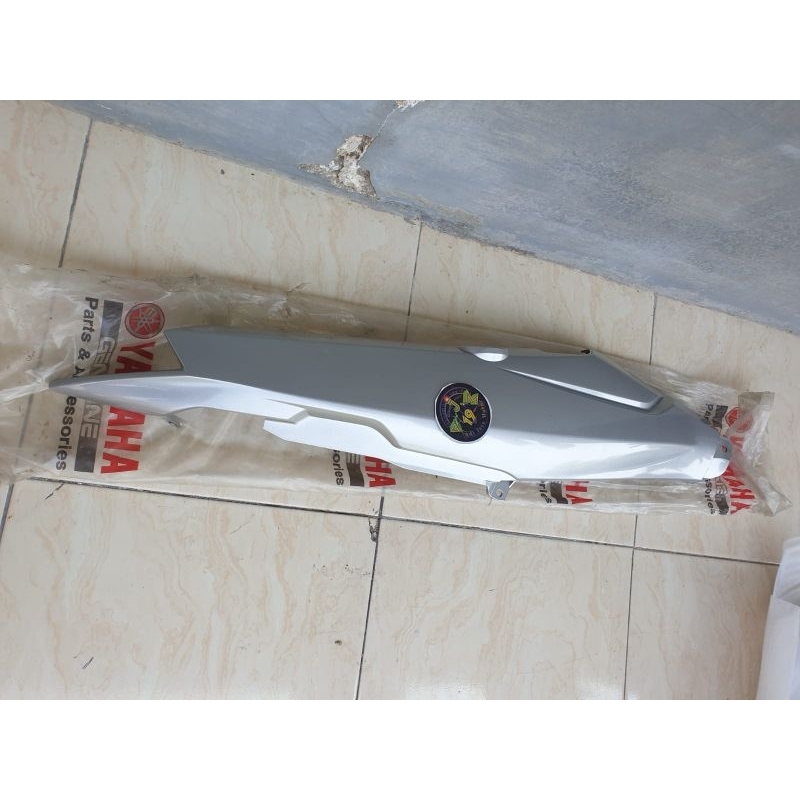 Cover Body Belakang Kiri Yamaha Vega R New Silver Original