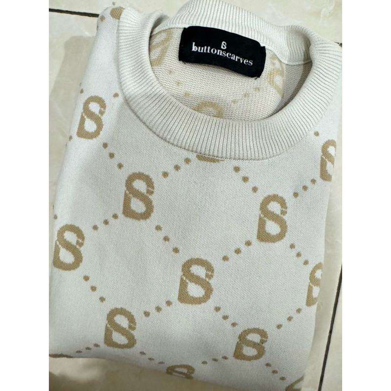 beverly sweater buttonscarves