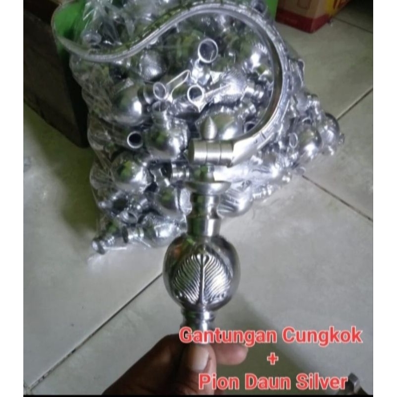 Gantungan cungkok + pion daun silver