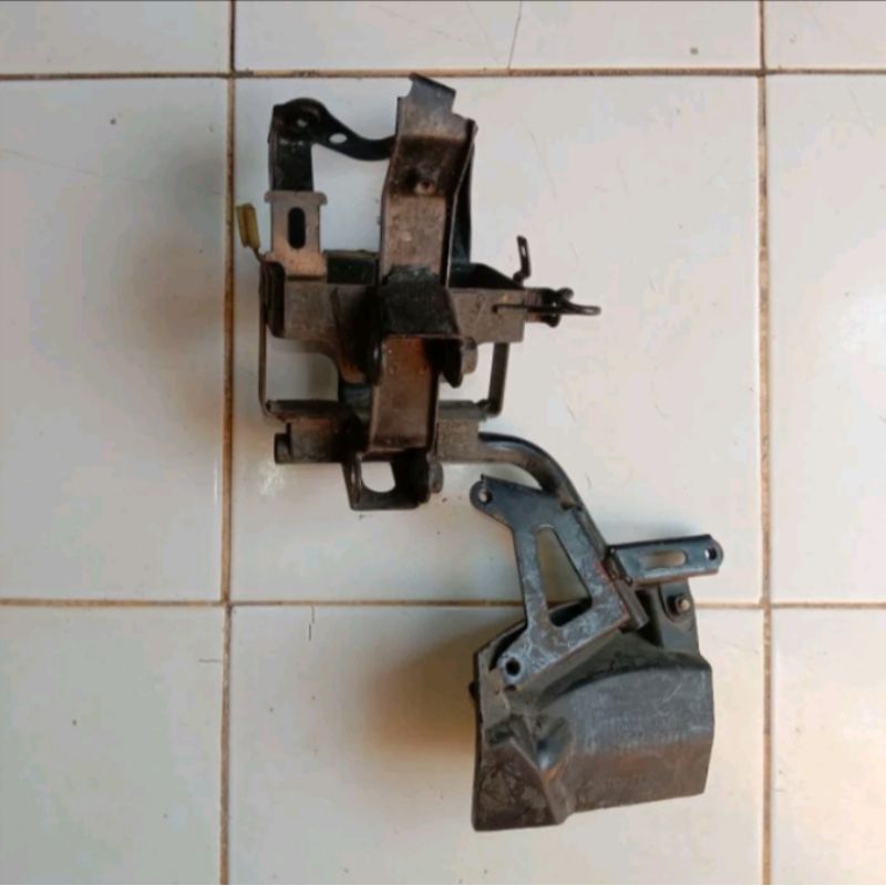 Dudukan Aki Dudukan ECU Honda Vario 125 Old Kzr / Original Copotan