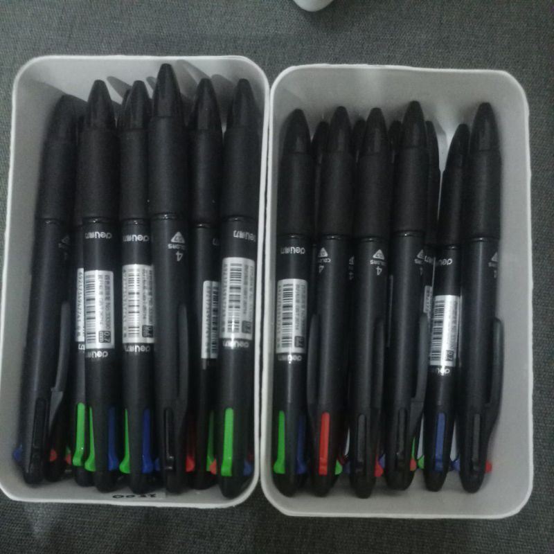 

Pulpen deli 4 warna 33390 Lusinan