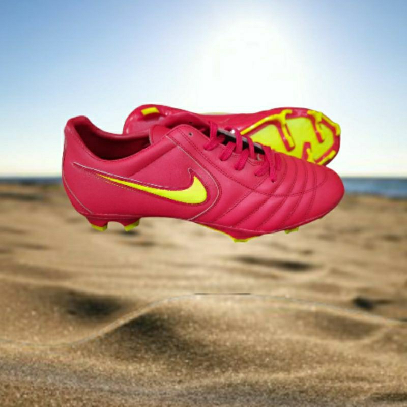 sepatu bola kulit asli