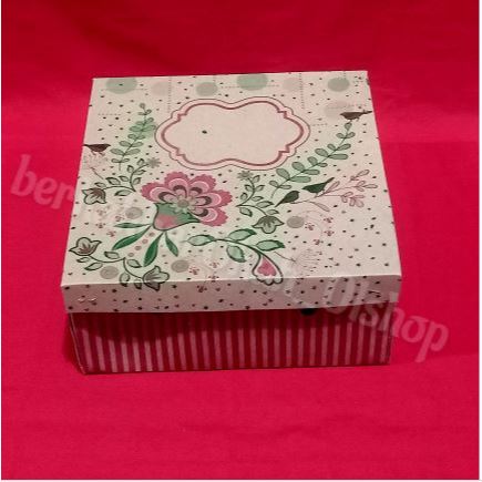 

PROMOO!!!!Kardus Snack/Nasi coklat motif ukuran 20x20x7 ECER (PER PCS)