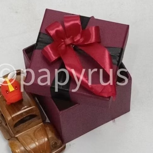 

PAPYRUS 10x10 Tinggi 10cm Kotak Kado Gift Box