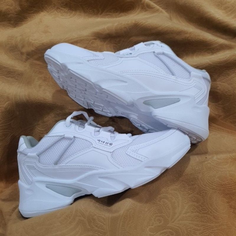 sepatu putih korea pro att