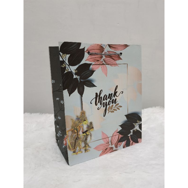 

Paperbag motif isi 50pcs / paperpag murah uk 20x10x25