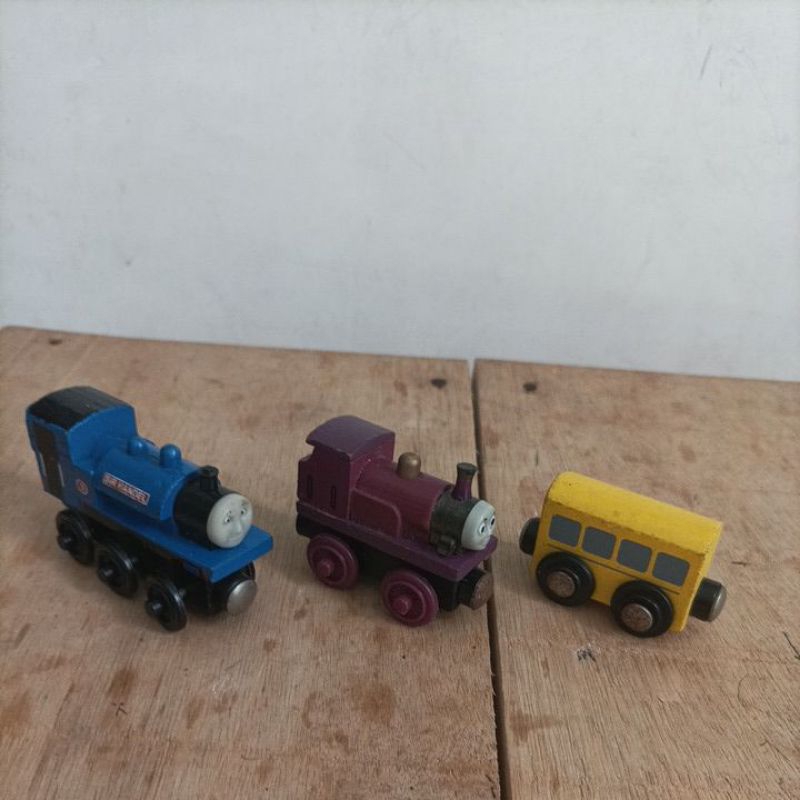 Kereta thomas kayu magnet
