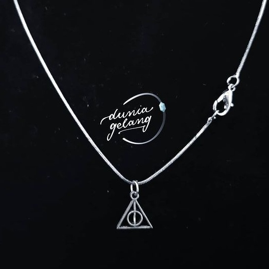 BANDUL KALUNG WANITA PRIA - LIONTIN KALUNG TITANIUM SEGITIGA KECIL