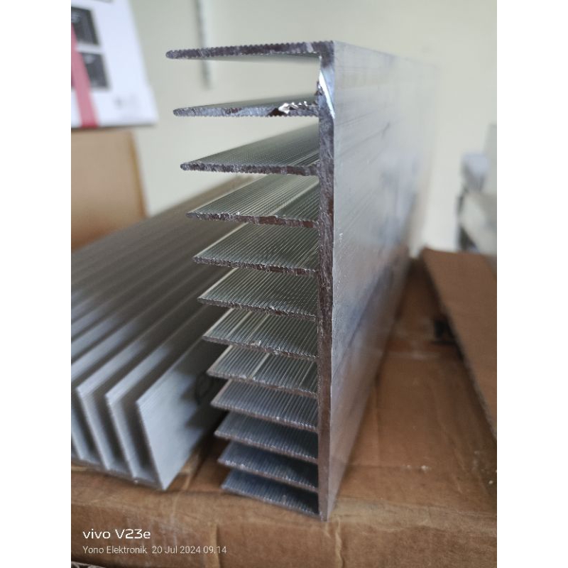 heatsink pendingin transistor tebal 4 mm 12 sirip ukuran 10x20cm 10x30