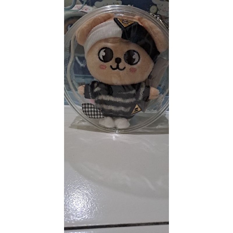 Pouch pvc transparan bentuk lingkaran untuk boneka 15cm dengan gantungan skzoo