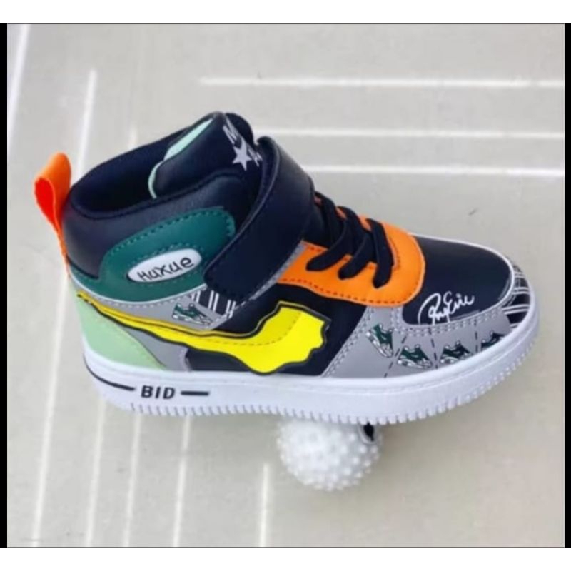 sepatu anak laki laki trendy cocok buat sekolaj dan nongki nongki