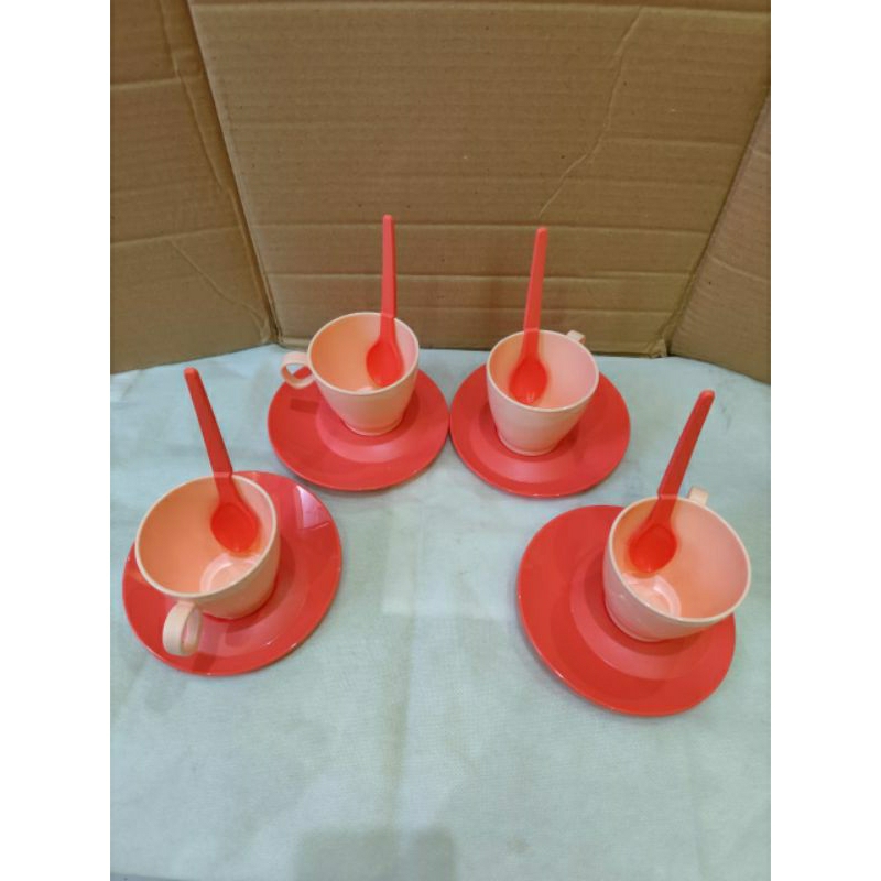 Moment cup Tupperware
