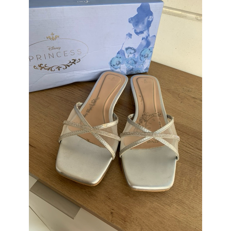 Fayt Shoes x Disney Cinderella Silver Sandal
