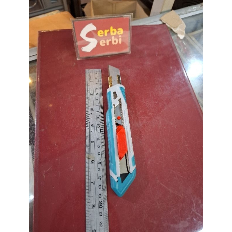 

(THT511816 TOTAL CUTTER) Pisau serbaguna snap off blade knife