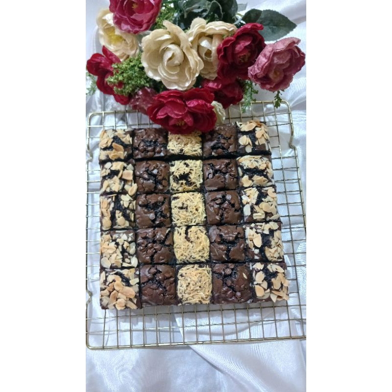 

Wins Cake - Kue Brownies Panggang Almond Choco & Cheese 20x20 Kue Ulang Tahun Coklat Keju