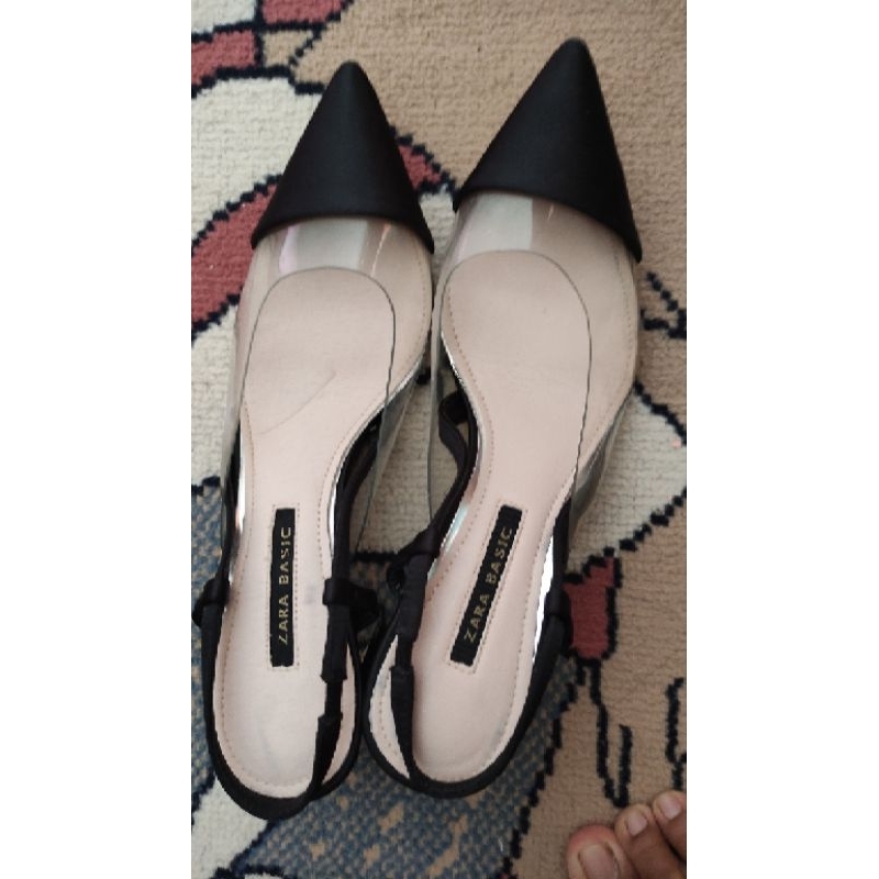 Sepatu heels Zara Basic