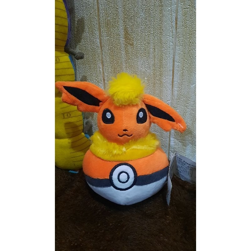 Boneka pokemon Flareon kostum