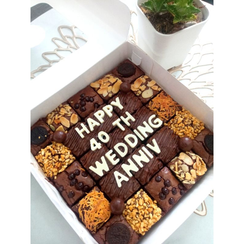 

Camellia-GLUTEN FREE Premium Fudgy Brownies Panggang, nyoklat banget, size 20x20 cm (INSTANT only)