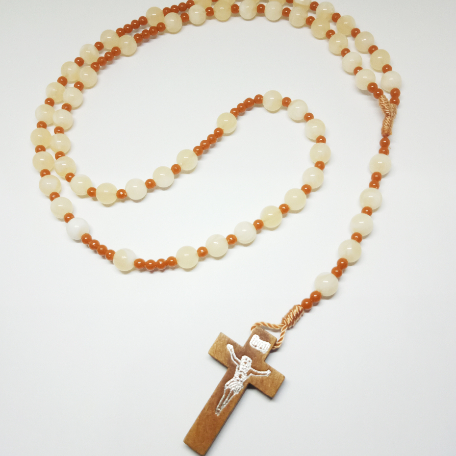 rosario katolik marmer warna krem liontin salib kayu