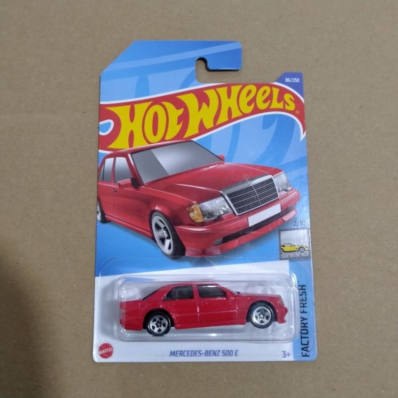 hotwheels Mercedes 500e merah