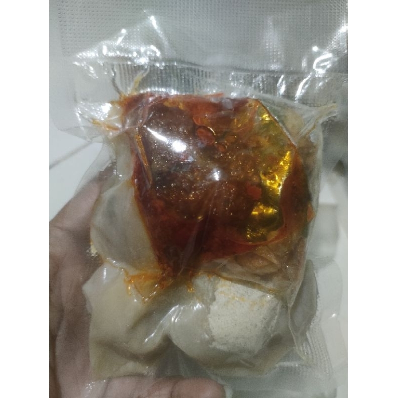 

pangsit ayam kuah sambel Chili oil isi 7