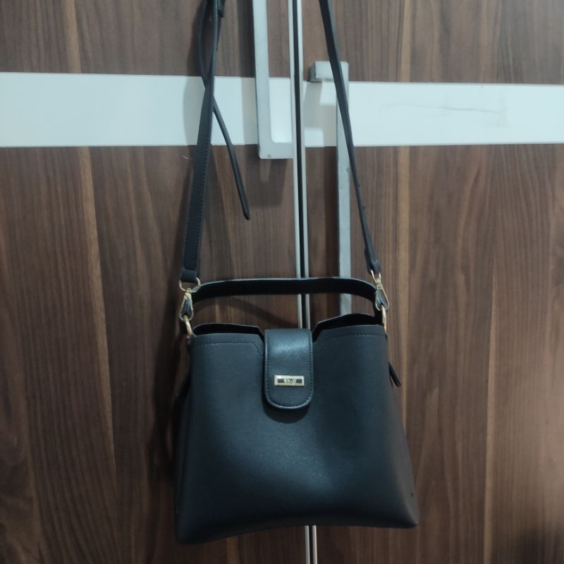 Enji Sling Bag Preloved