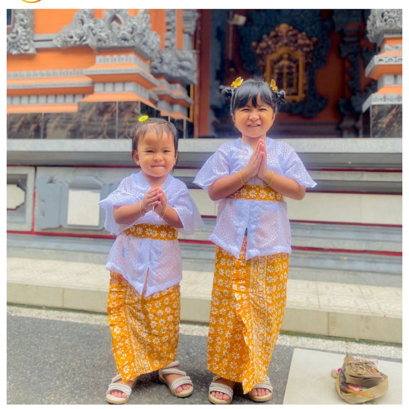 Setelan Pakaian adat Bali anak Perempuan