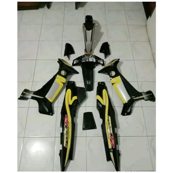 TERLARISSCOVER BODY FULLSET BODI HALUS FULL SET YAMAHA FIZR FIZ R  + STIKER STRIPING WARNA HITAM SIL