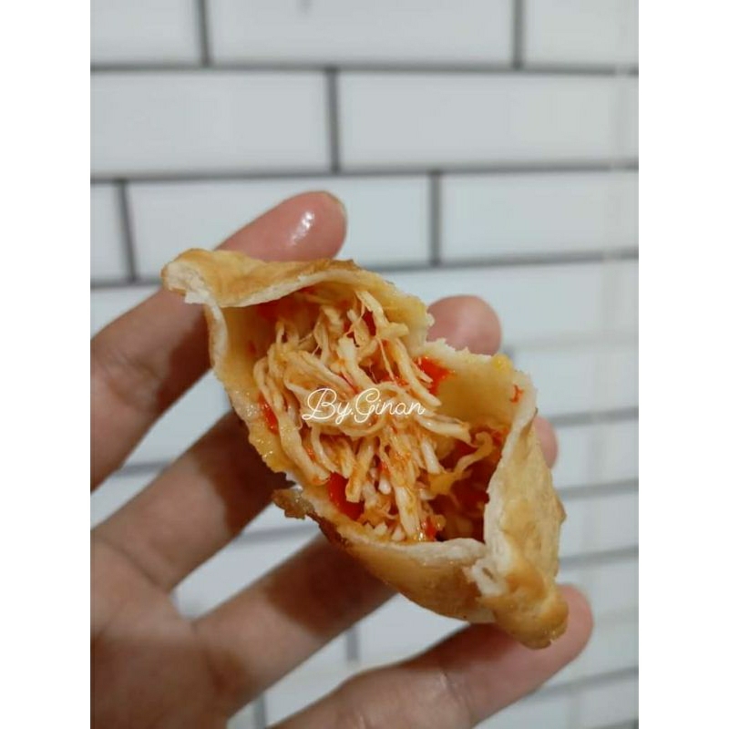 

Cireng Isi Ayam Suwir By.Ginan Dijamin isian Buanyak dan Endulllitaaah