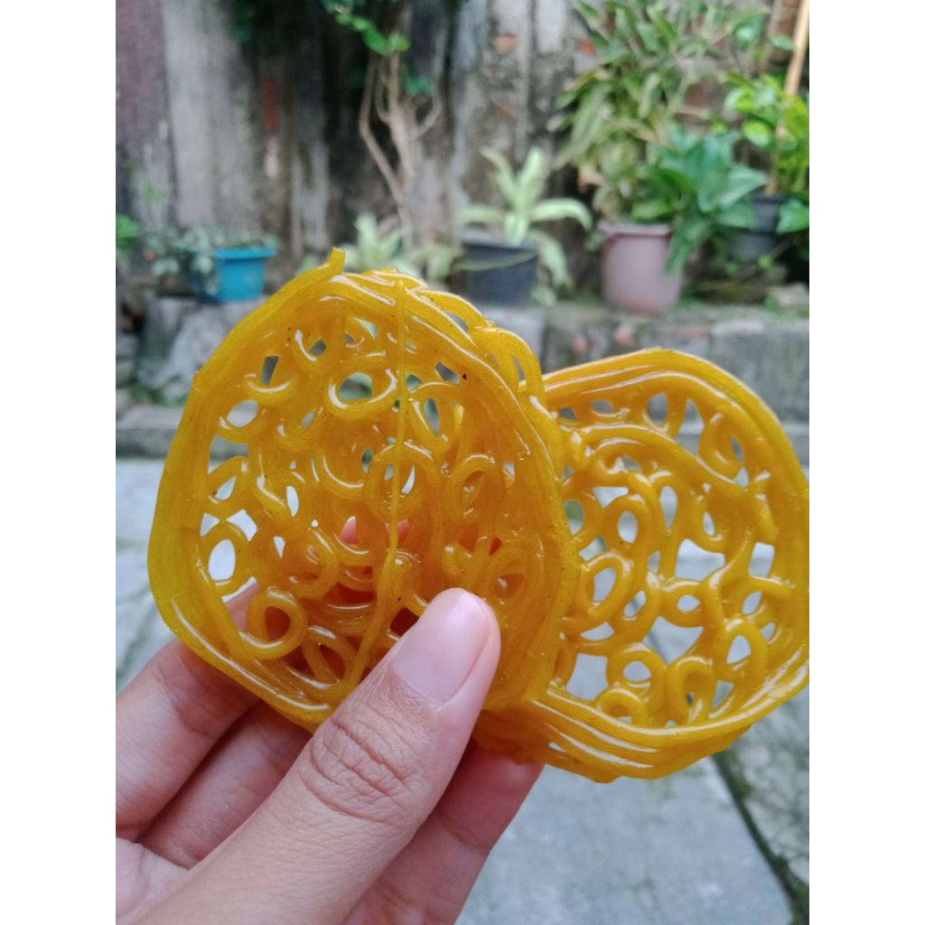 

kerupuk mie kuning mentah 1000gr | cipluk | asinan | pecel