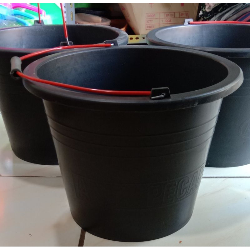 Ember cor 20 22  hitam anti pecah timba plastik