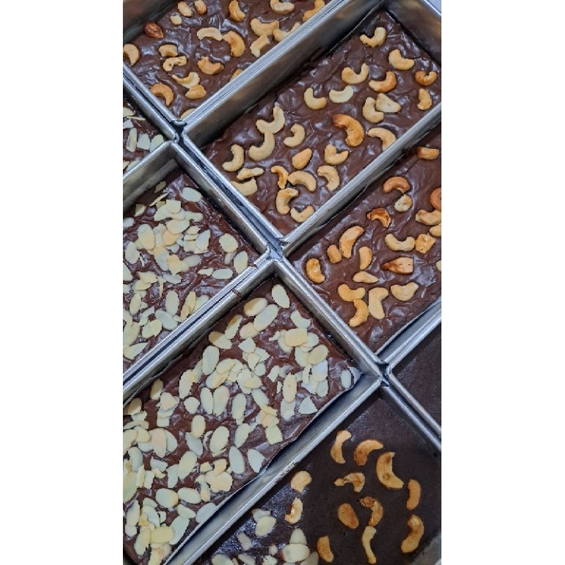 

Brownies Sekat Fudgy Brownie 20x10 Crunchy dan Moist