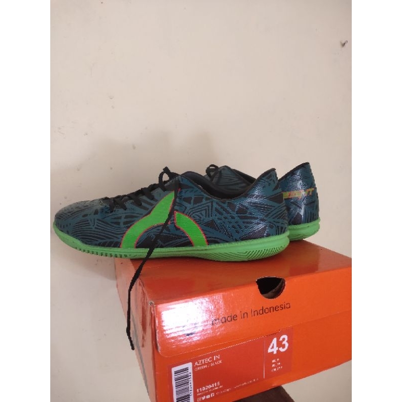 sepatu futsal ortuseight 43 second 3x pakai,  mulus no minus