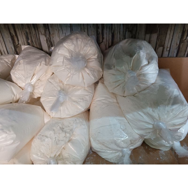 

Tepung terigu 1 kg / 1/2 kg