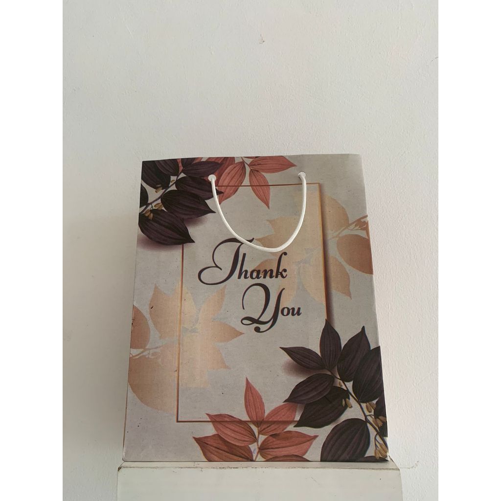 

Paper Bag Motif Bunga Ukuran 20x10x25