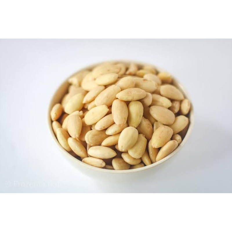 

Almond Blanched Whole 250gram / Almon Utuh Tanpa Kulit