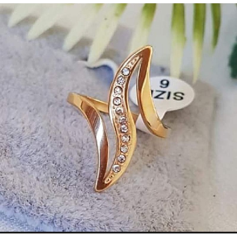 Cincin Titanium Dengan Barisan Permata