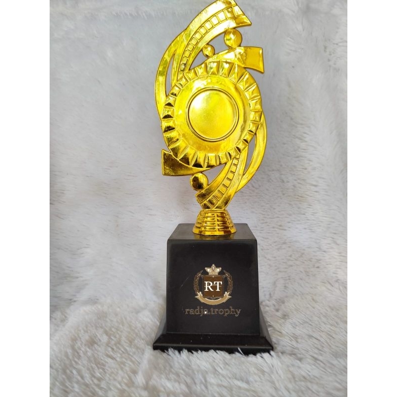 satu paket piala figur123