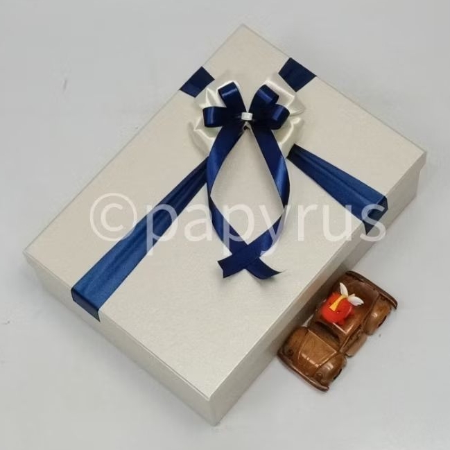 

PAPYRUS 25x35 Tinggi 10cm Kotak Kado Gift Box V2