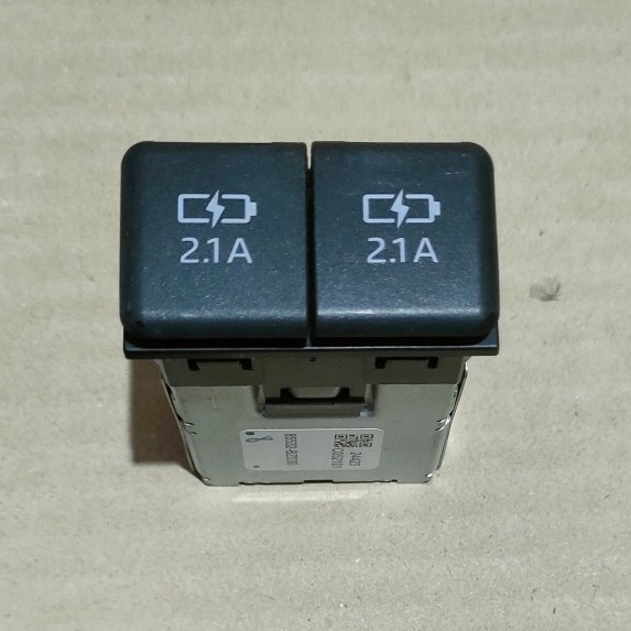 Charger Cas HP untuk mobil Avanza Xenia Raize Rocky ORIGINAL