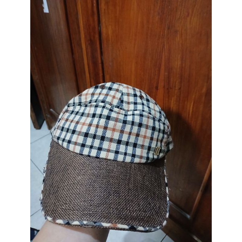 Topi santai preloved merk DAKS