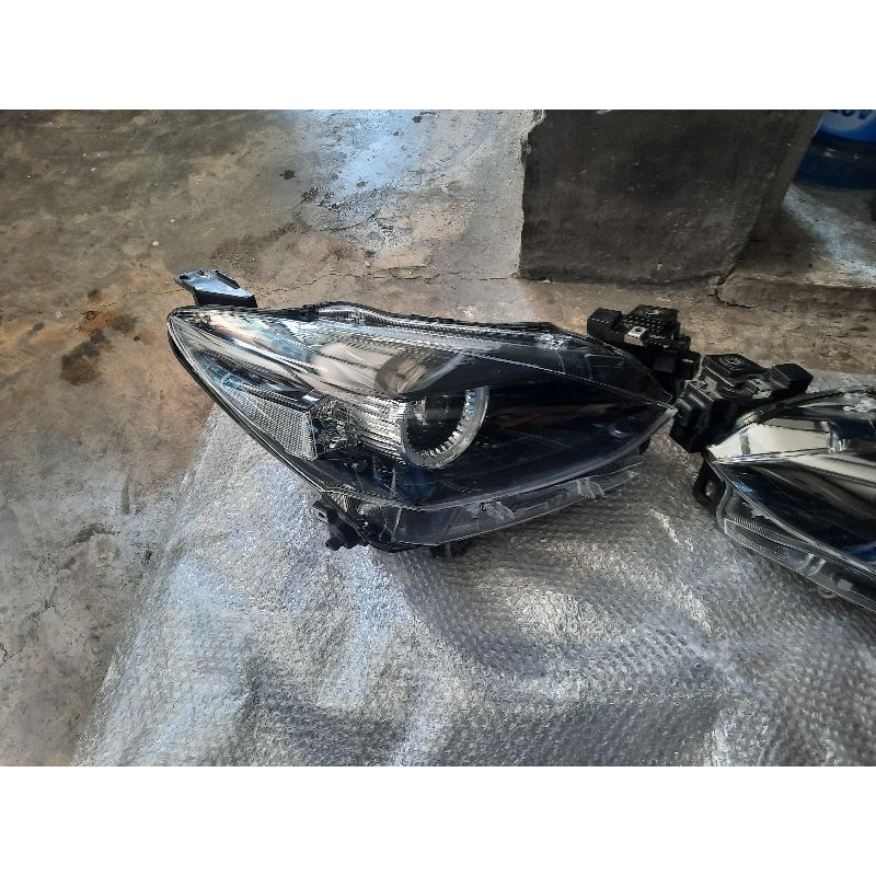 headlamp lampu depan mazda 2 skyactive kanan original  2020 20212022 2023 2024