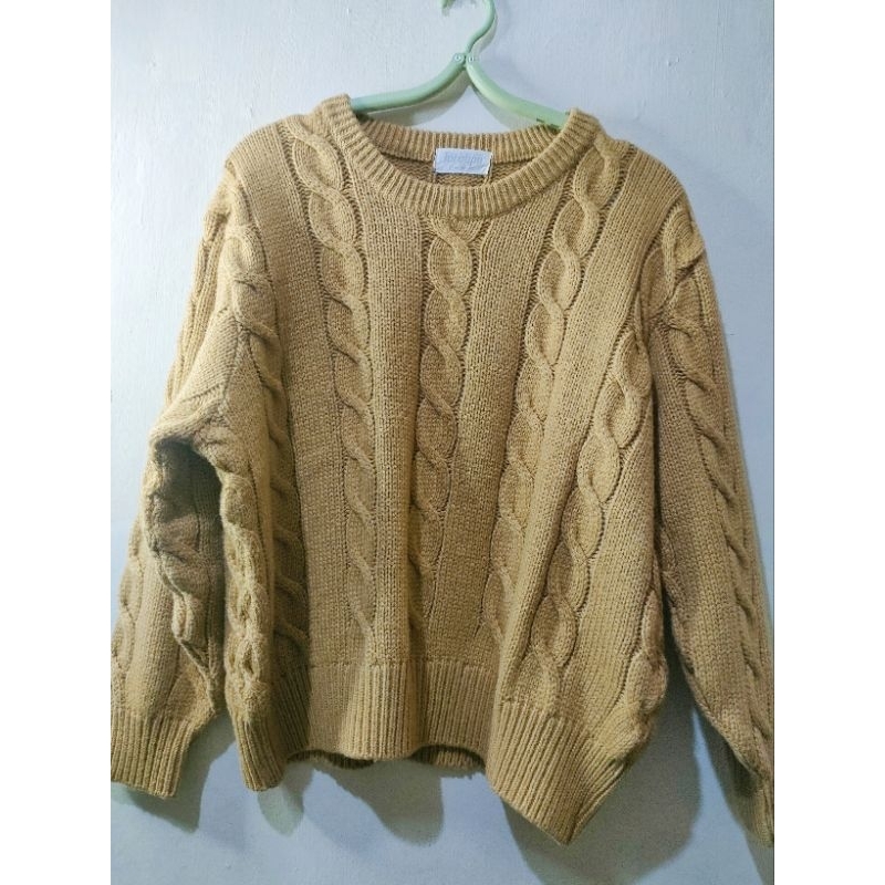 Rajut Kepang Crop Top