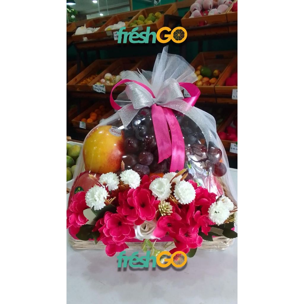 

Parsel buah dengan hiasan bunga untuk gift istimewa di hari raya