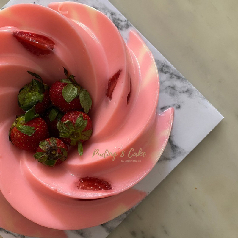 

Puding Strawberry Cheese Sauce D22cm| Puding Stroberi | Hampers Puding | Puding Enak | Puding Premium