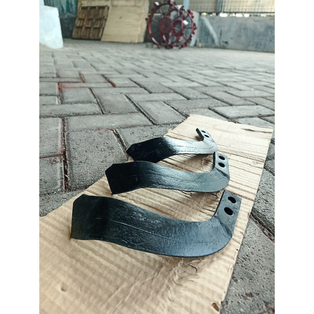 Pisau rotary dua lubang ( Double Hole Rotary Blade) panjang 20,5 CM untuk Traktor Roda Dua Tipe DF15