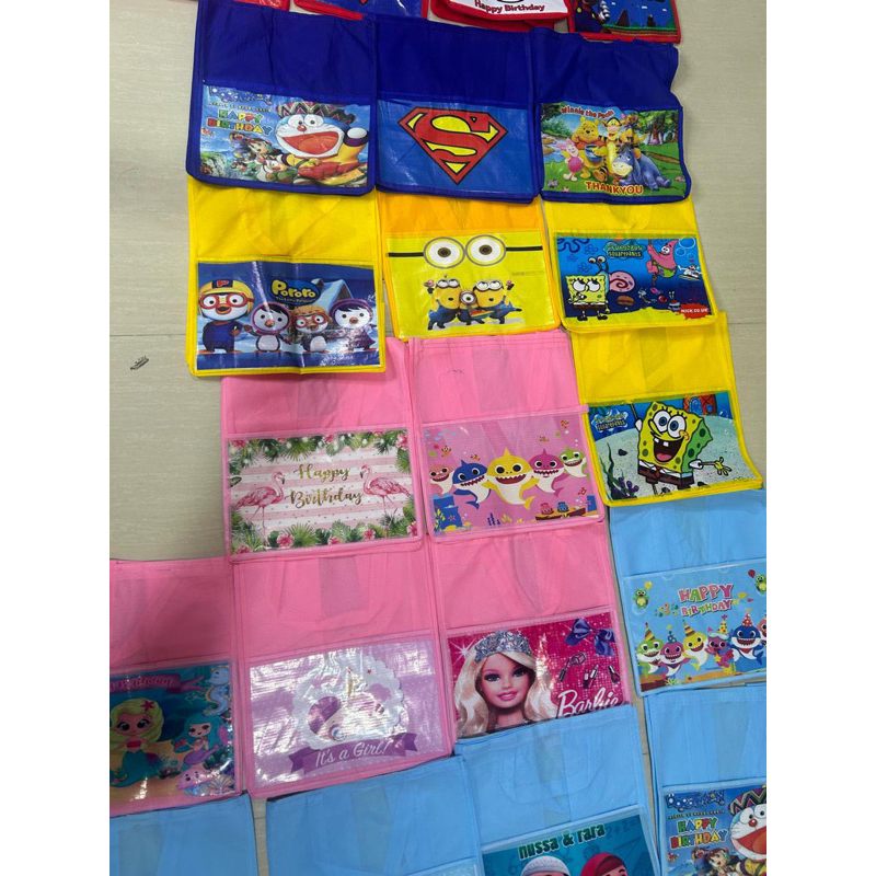 

TAS ULTAH SIZE BENTO 24x19x28 BISA UNTUK BOX NASI 20x20