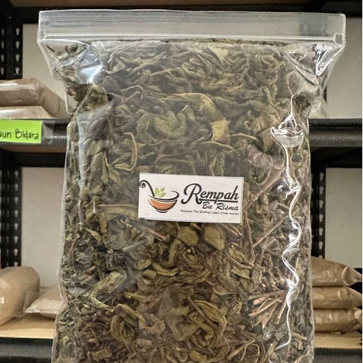 

Daun Teh Hijau Kering Harum 1 Kg - Rempah Bu Risma