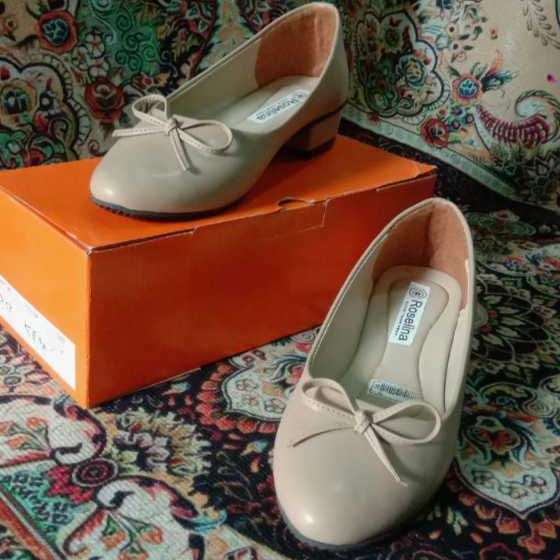Sepatu balet wanita model pita terbaru